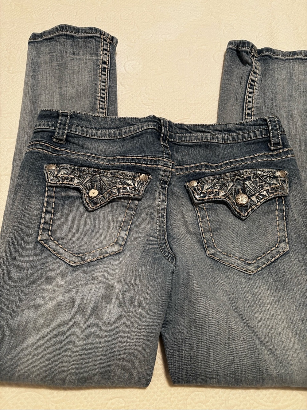 Women’s Embellished Back-Pocket Jeans — Medium Blue